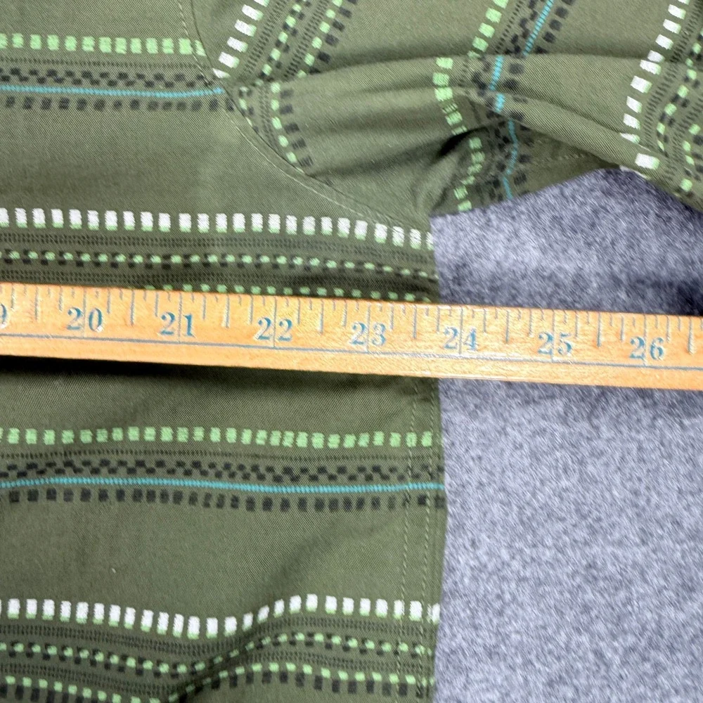 The North Face Mens Large Green Geometric Stripe Button Down Shirt NF0A3KEZ
